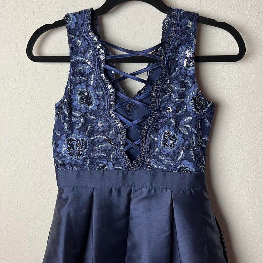 Trixxi Navy Blue Embroidered Floral Sequin Satin Formal Gown Junior's 3 - Picture 5 of 8